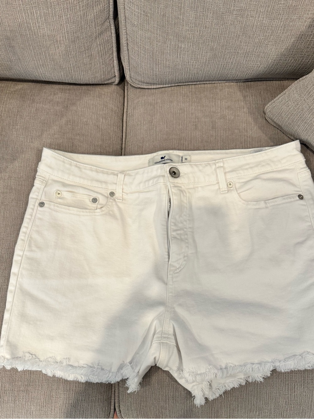 Vineyard Vines White Frayed Hem Denim Cutoff Shorts, size 33
